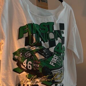 Unisex Cropped racing tee.